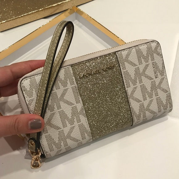 🎊Michael Kors New Year Wallet🎊 - Picture 6 of 7